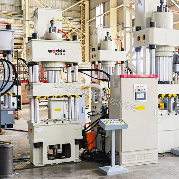 150吨四柱油压机