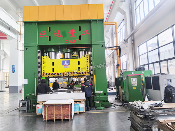 3600吨汽车电池液冷板液压机现场 3600吨汽车电池液冷板液压机现场