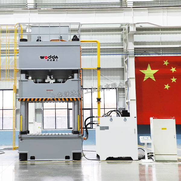 1500吨四柱液压机