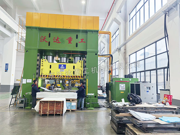 3000吨框架式液压机 3000吨框架式液压机