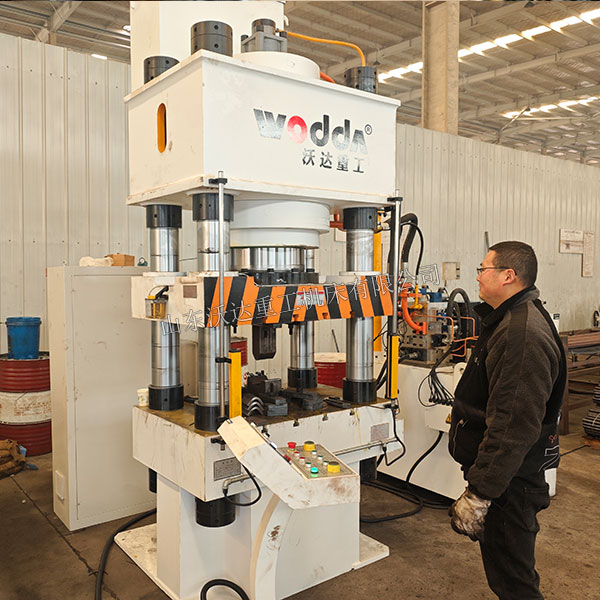 500吨四柱液压机现场