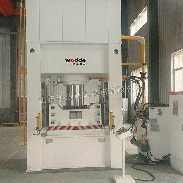 500吨纳米材料成型液压机现场 500吨纳米材料成型液压机现场