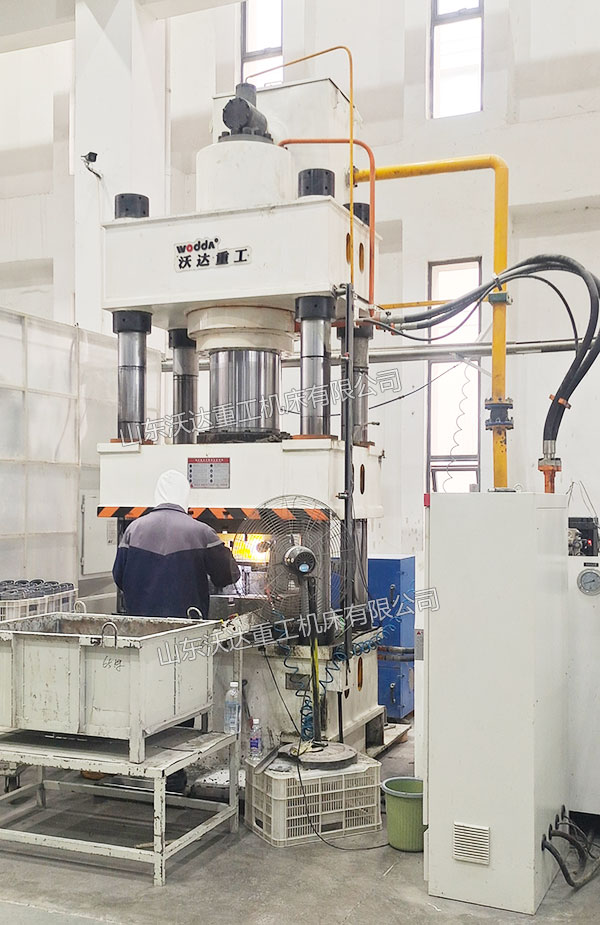 500吨铝制汽车轴承壳冷挤压液压机