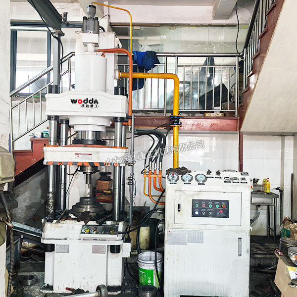 200吨金属脚腕冲压成型液压机