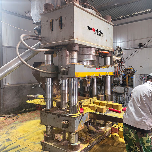 800吨粉末成型液压机