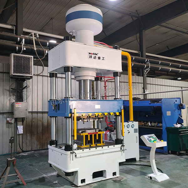 315吨不锈钢百叶窗成型液压机试机