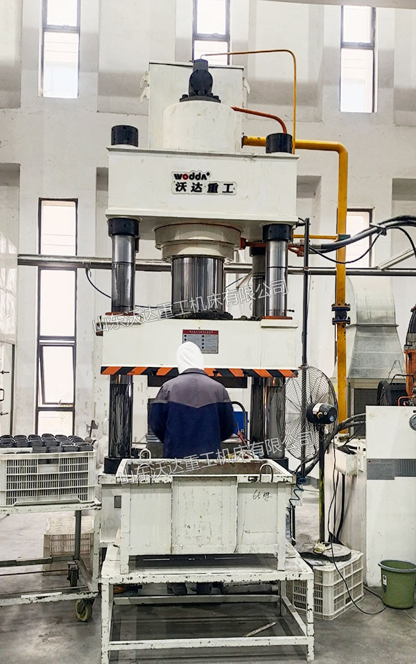 500吨四柱液压机现场