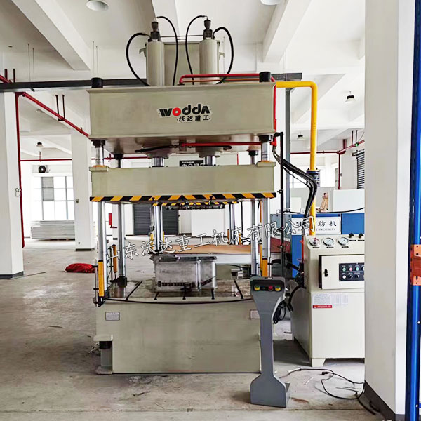 120吨汽车内饰件成型液压机