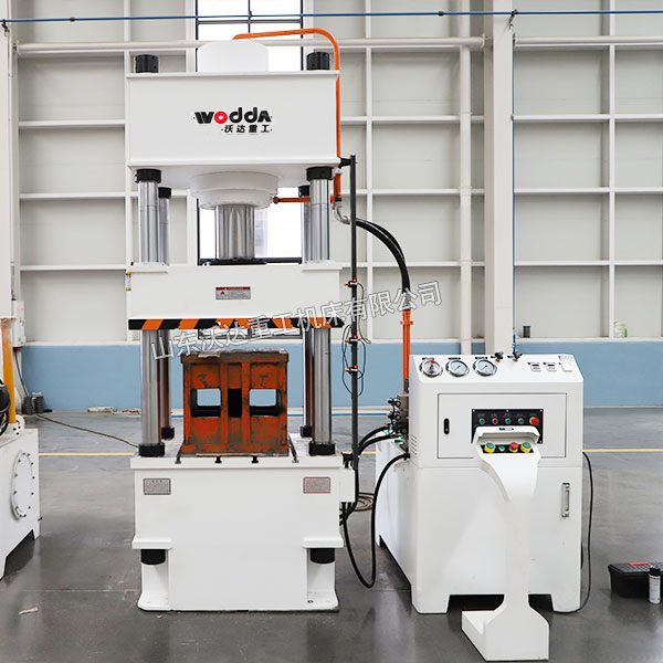 200吨四柱液压机