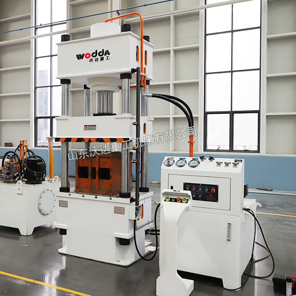 200吨三梁四柱液压机