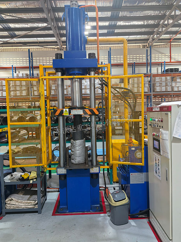 100吨石墨粉末成型液压机