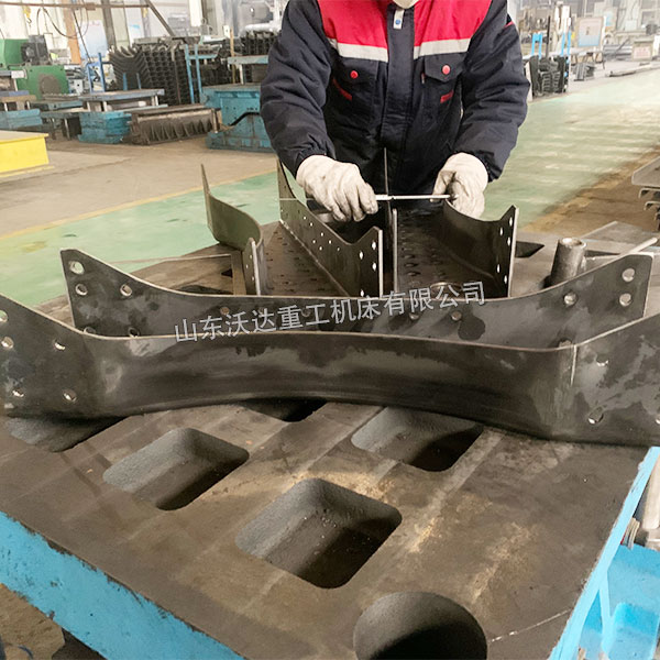 1250吨货车车架配件成型液压机