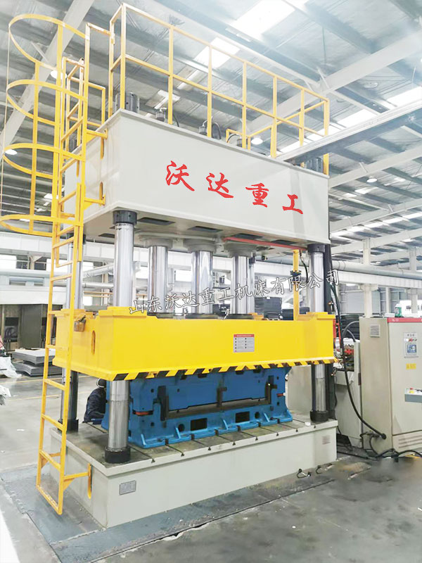 400吨汽车内饰件成型液压机现场