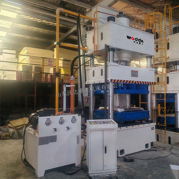 400吨四柱液压机冲压不锈钢水箱板