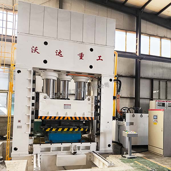 1250吨汽车桥架成型液压机试机