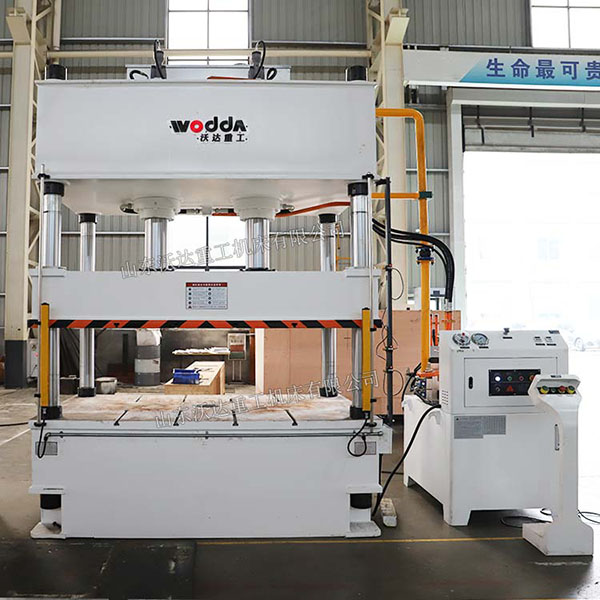 200吨四柱液压机