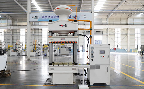 200吨四柱液压机：中小型精密成型的高效解决方案