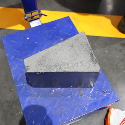 630吨碳化硅粉末压块机