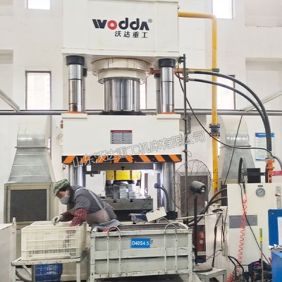 630吨铝制汽车电机壳冷挤压液压机