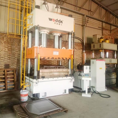 400吨汽车驾驶室配件冲压成型液压机