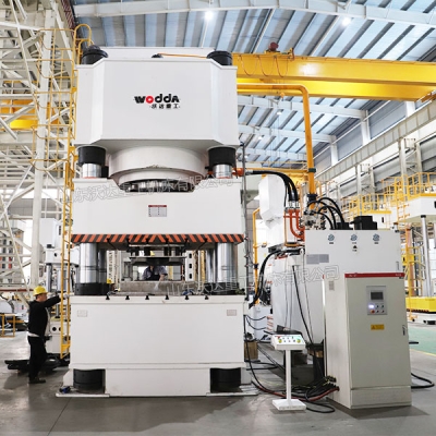 2500吨半挂车鞍座冲压成型液压机