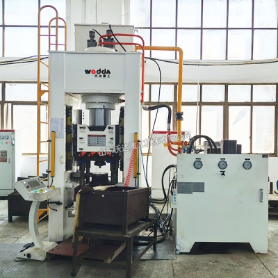 315吨汽车铝制拉杆冷挤压液压机