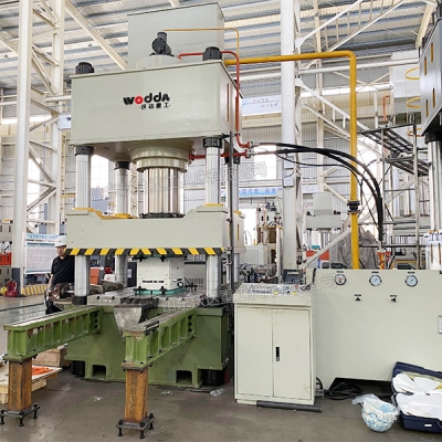 630吨防弹头盔成型液压机