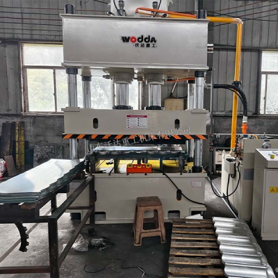 200吨不锈钢瓦片成型机